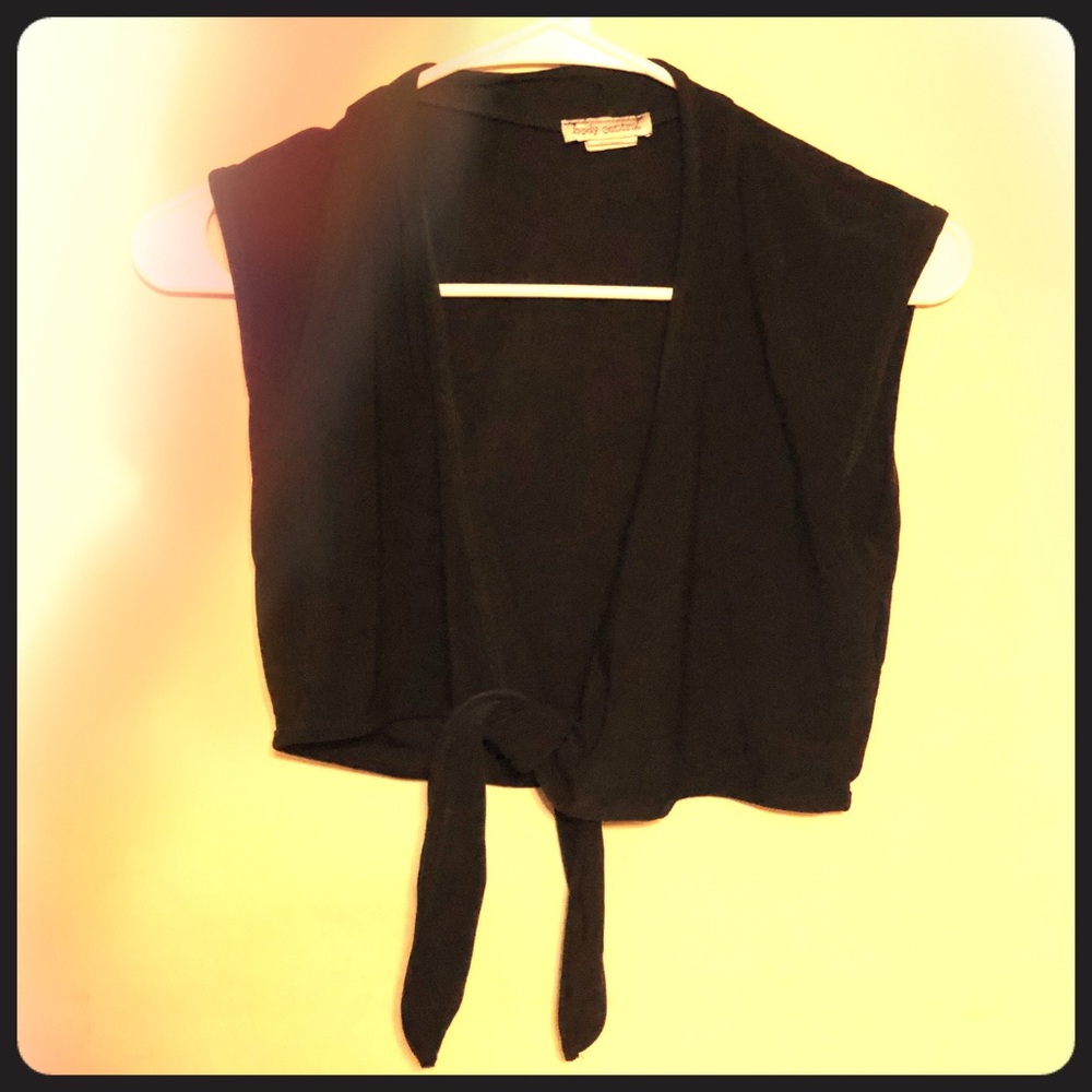 WOMAN'S BLACK SLEEVELESS CREPE CROPPED TOP